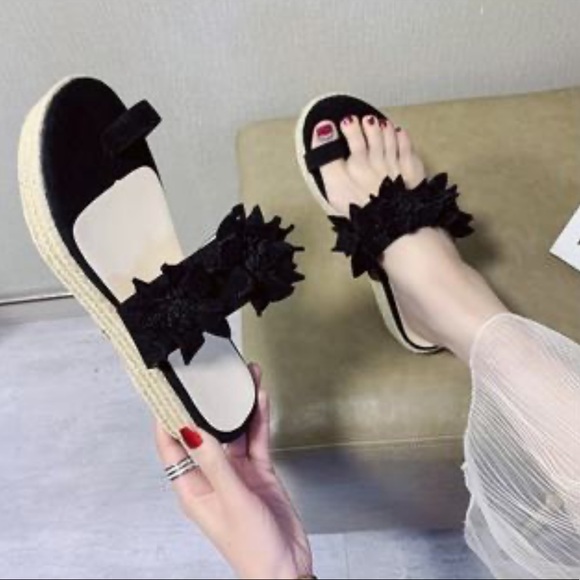 Black faux suede floral platform wedge - Picture 3 of 8